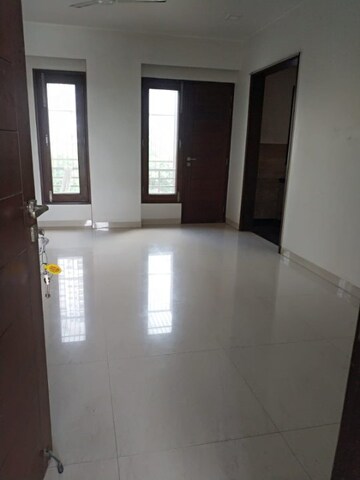 2.5 BHK Apartment For Rent in Arun Vihar Sector 37, Sector 37