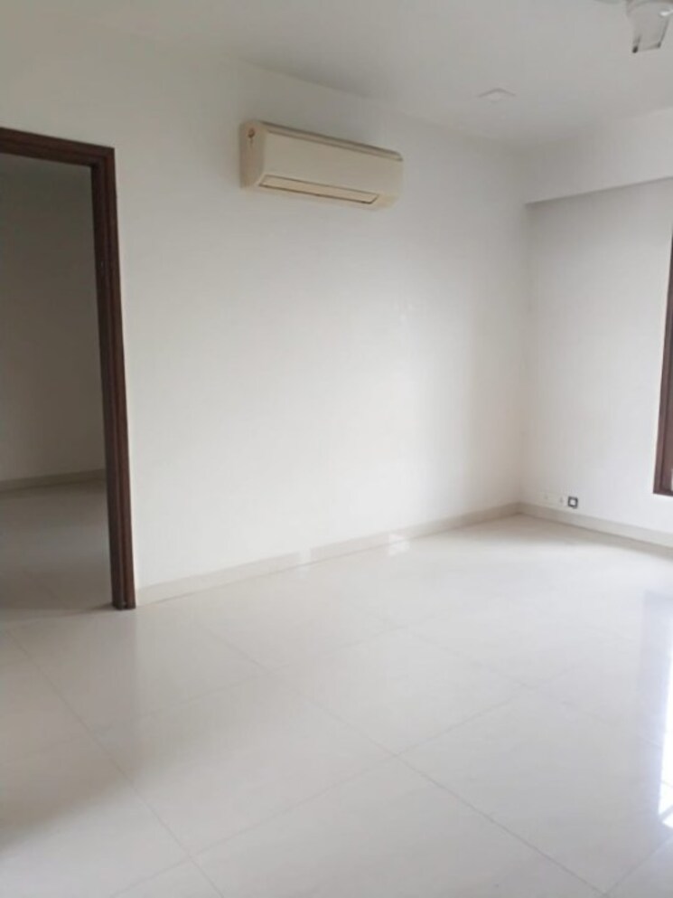 Room, arun-vihar-sector-37 2.5 Bedroom 1450 Sq.Ft. Apartment In Sector 37 Noida 9203339