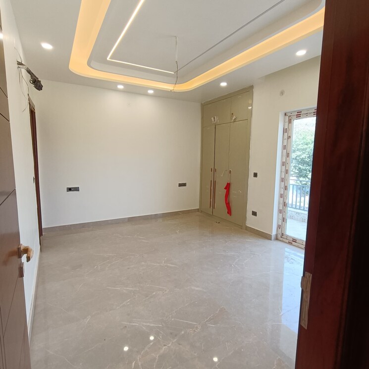 Room, sector 85 4 Bedroom 500 Sq.Yd. Builder Floor In Sector 85 Faridabad 9203372