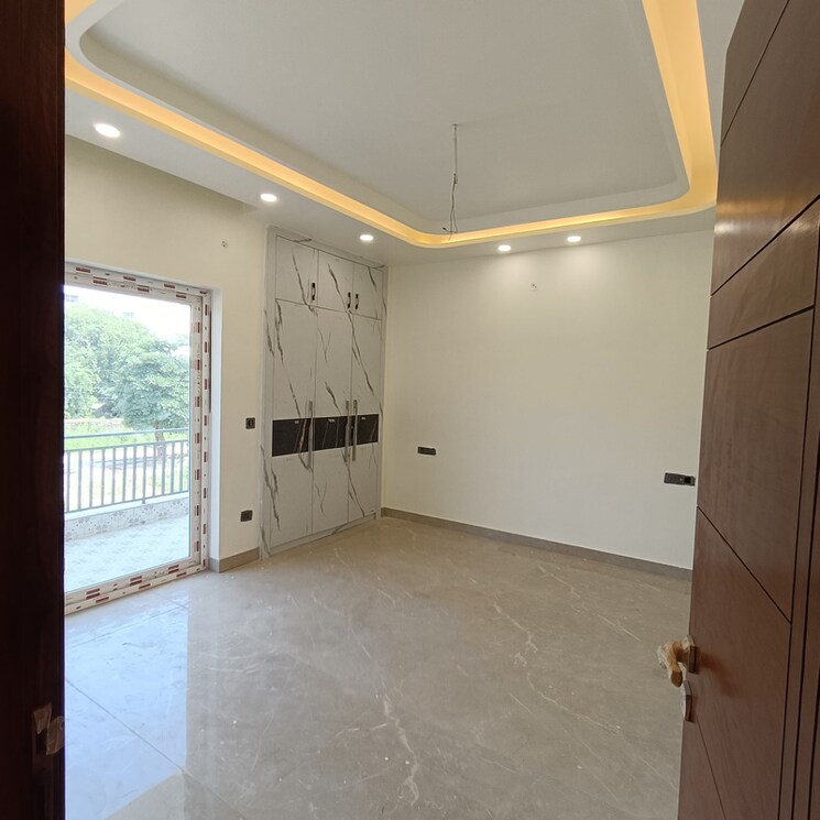 Room, sector 85 4 Bedroom 500 Sq.Yd. Builder Floor In Sector 85 Faridabad 9203372