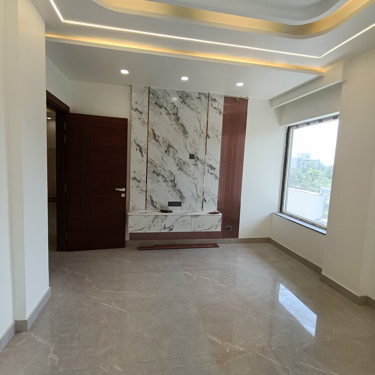 Room, sector 85 4 Bedroom 500 Sq.Yd. Builder Floor In Sector 85 Faridabad 9203372