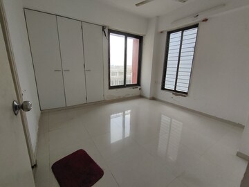 Room in 2 BHK Apartment at Prahlad Nagar – for Rent