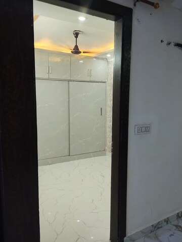Furnished Amenities in 3 BHK Builder Floor at Vipin Garden – for Rent