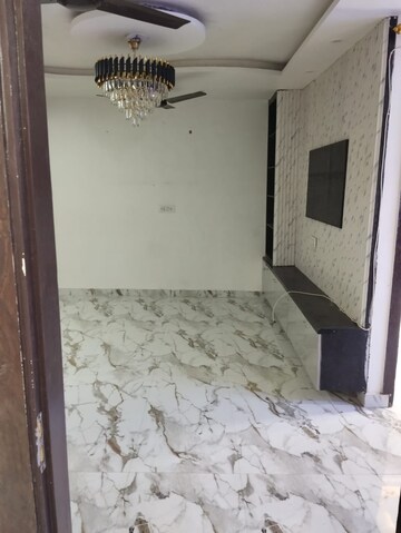 Room in 3 BHK Builder Floor at Vipin Garden – for Rent