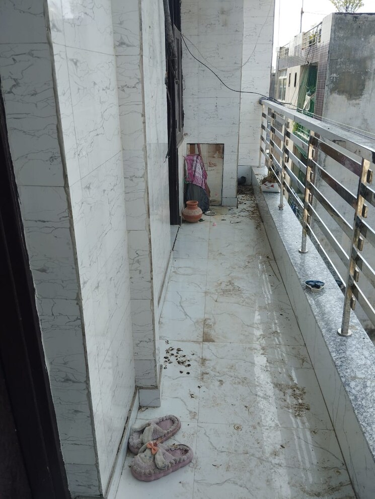 Balcony, vipin garden 3 Bedroom 80 Acre Builder Floor In Vipin Garden Delhi 9203532