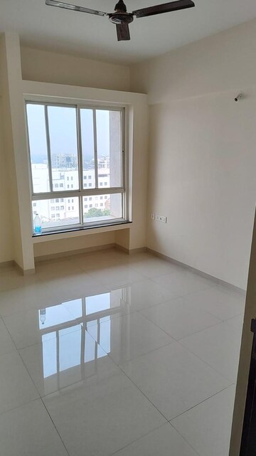 Room in 2 BHK Apartment at Nyati Equatorial II, Bavdhan – for Rent