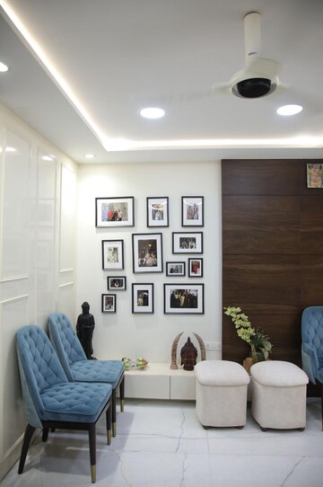 Living Room in 5 BHK Apartment at Shiv Parvati Apartments Andheri, Andheri West – for Sale