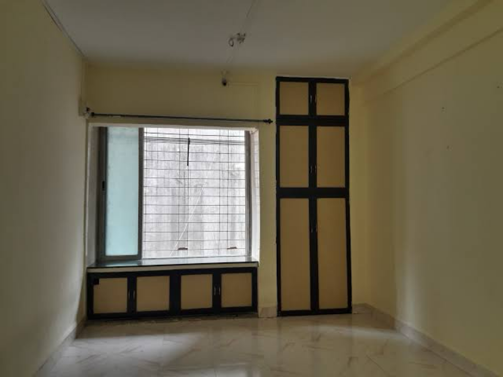 1 BHK + Extra Room Apartment For Rent in Malad West