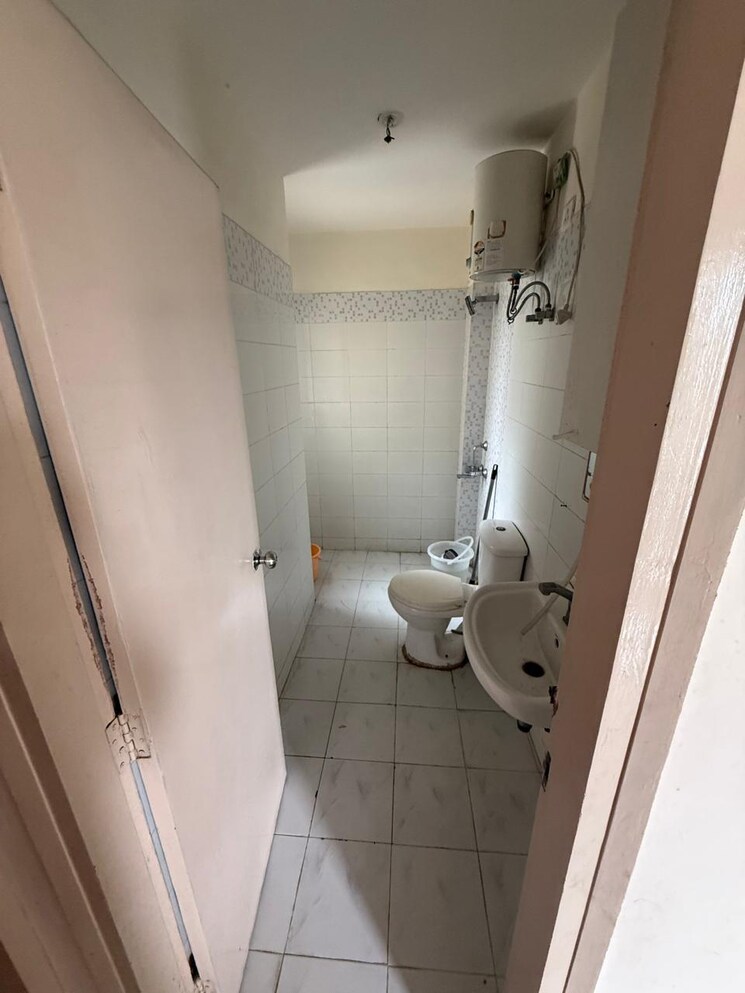 Bathroom, ild-greens 2 Bedroom 1365 Sq.Ft. Apartment In Sector 37c Gurgaon 9203692