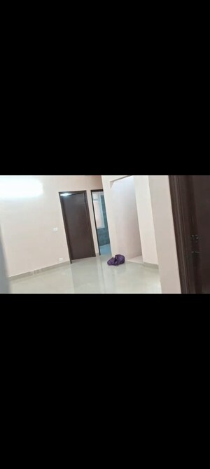 Room in 2 BHK Apartment at Amrapali Dream Valley, Tech Zone 4 Greater Noida – for Rent