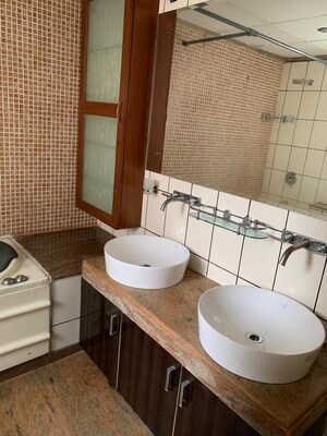 Attached Bathroom in 3.5 BHK Apartment at Unitech Uniworld Gardens, Sector 47 – for Rent
