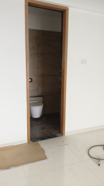 Room in 3 BHK Apartment at Majestique Signature Towers, Balewadi – for Rent