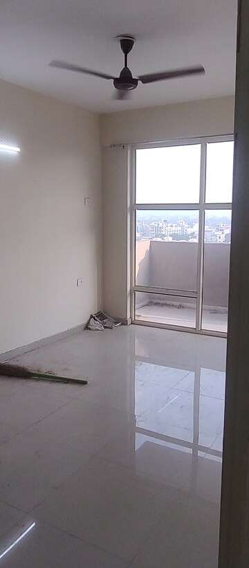 Room in 2 BHK Apartment at Pyramid Fusion Homes, Sector 70a – for Rent