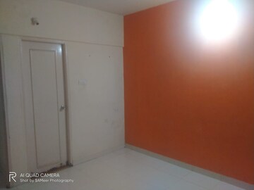 Room in 2 BHK Apartment at Belvalkar Kalpak CHS, Dahanukar Colony – for Rent