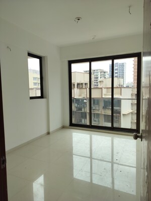 Room in 3 BHK Apartment at Naman Habitat, Andheri West – for Rent