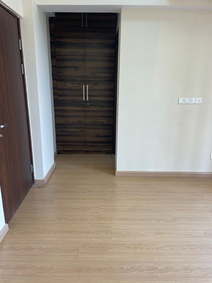 Room, emaar-the-palm-drive-the-premier-terraces 3 Bedroom 2125 Sq.Ft. Apartment In Sector 66 Gurgaon 9203792