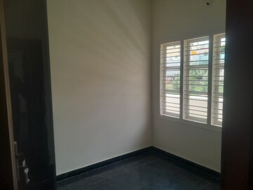 Room in 3 BHK Builder Floor at Nri Layout – for Rent