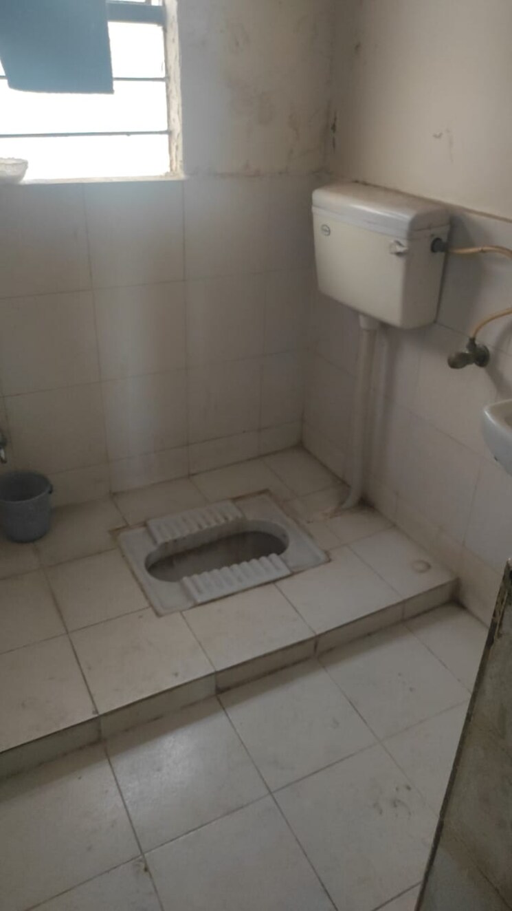 Bathroom, siddharth-towers-kothrud Commercial Office Space 501 Sq.Ft. In Kothrud Pune 9203844