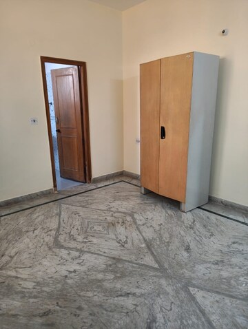 Room in 2 BHK Builder Floor at Satyam Plaza, Sector 15 – for Rent