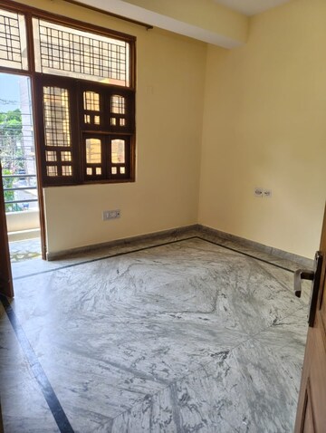 Room in 2 BHK Builder Floor at Satyam Plaza, Sector 15 – for Rent