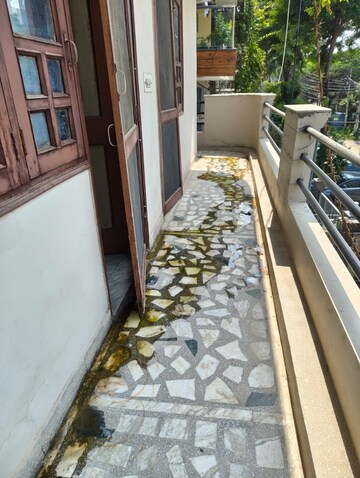 Balcony in 2 BHK Builder Floor at Satyam Plaza, Sector 15 – for Rent