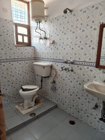 Bathroom in 2 BHK Builder Floor at Satyam Plaza, Sector 15 – for Rent