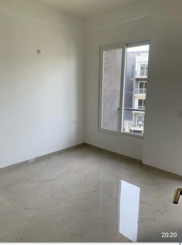 Room in 3 BHK Apartment at Smart World Orchard, Sector 61 – for Rent