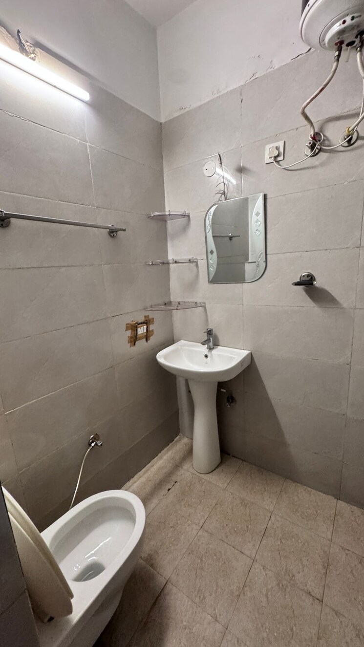 Bathroom, ambala highway 3 Bedroom 1350 Sq.Ft. Apartment In Ambala Highway Zirakpur 9203901
