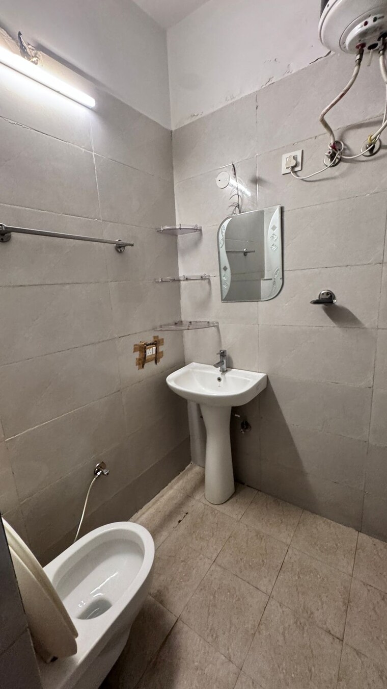 Bathroom, ambala highway 3 Bedroom 1350 Sq.Ft. Apartment In Ambala Highway Zirakpur 9203901