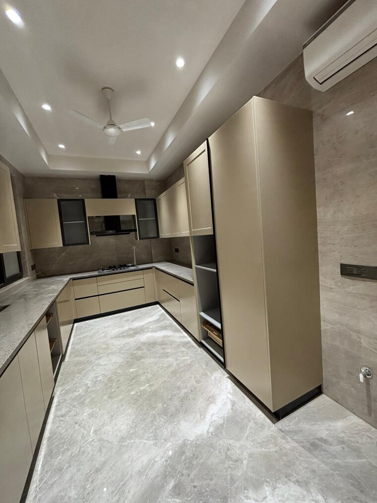 Kitchen, east of kailash 4 Bedroom 311 Sq.Yd. Builder Floor In East Of Kailash Delhi 9203974