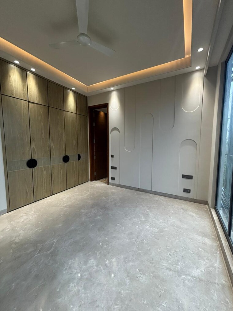 Room, east of kailash 4 Bedroom 311 Sq.Yd. Builder Floor In East Of Kailash Delhi 9203974