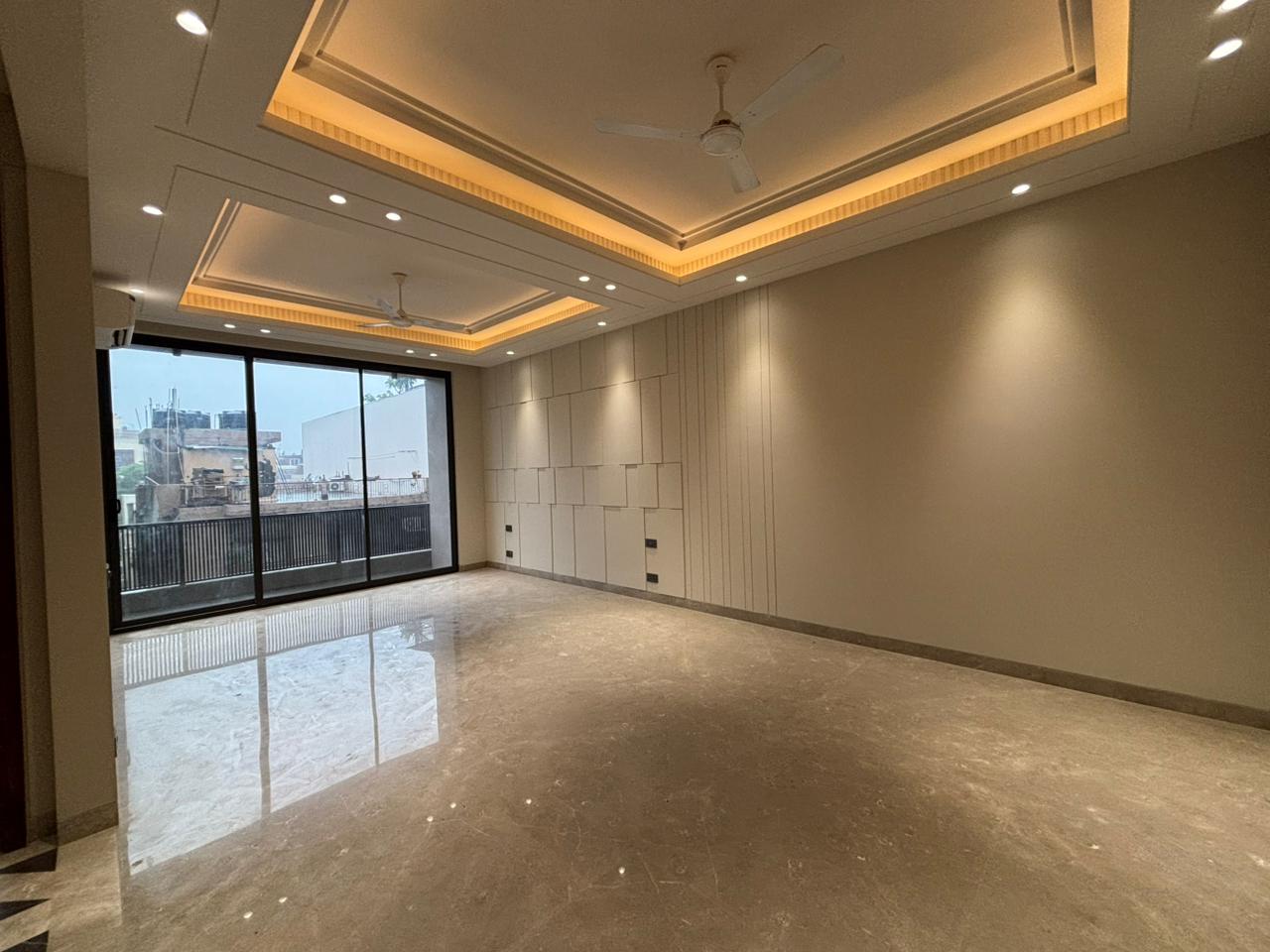 4 BHK + Servant Room,Study Room Builder Floor For Rent in East Of Kailash 