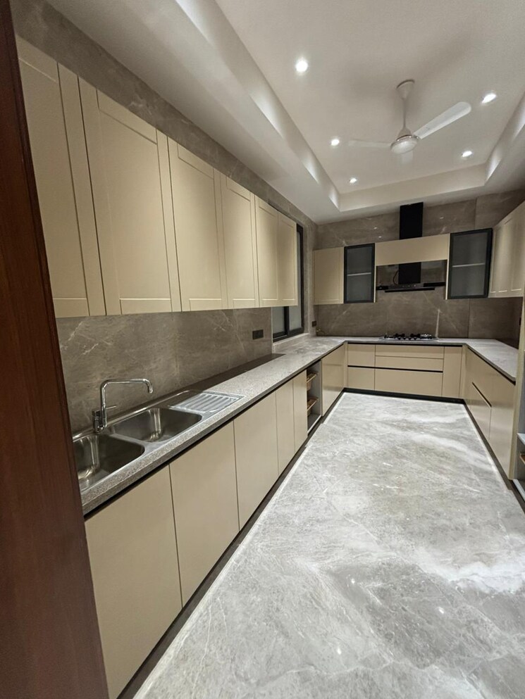 Kitchen, east of kailash 4 Bedroom 311 Sq.Yd. Builder Floor In East Of Kailash Delhi 9203974