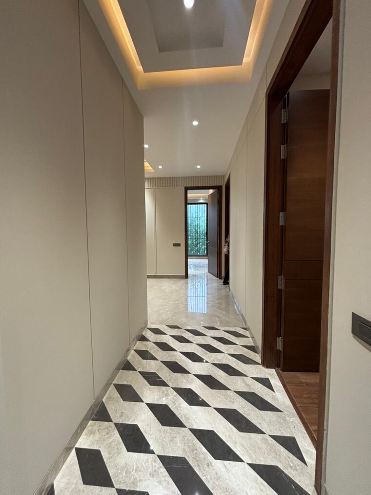 undefined, east of kailash 4 Bedroom 311 Sq.Yd. Builder Floor In East Of Kailash Delhi 9203974