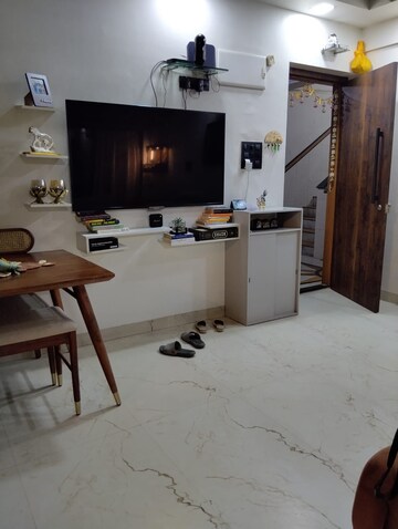 Team Area in 2 BHK Apartment at Sanpada – for Sale