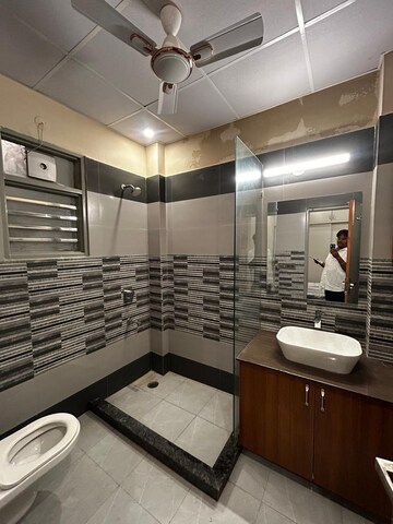 Kitchen in 2 BHK Builder Floor at Sector 40 – for Rent