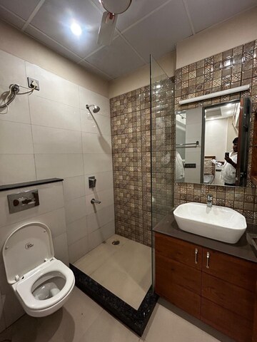 Bathroom in 2 BHK Builder Floor at Sector 40 – for Rent
