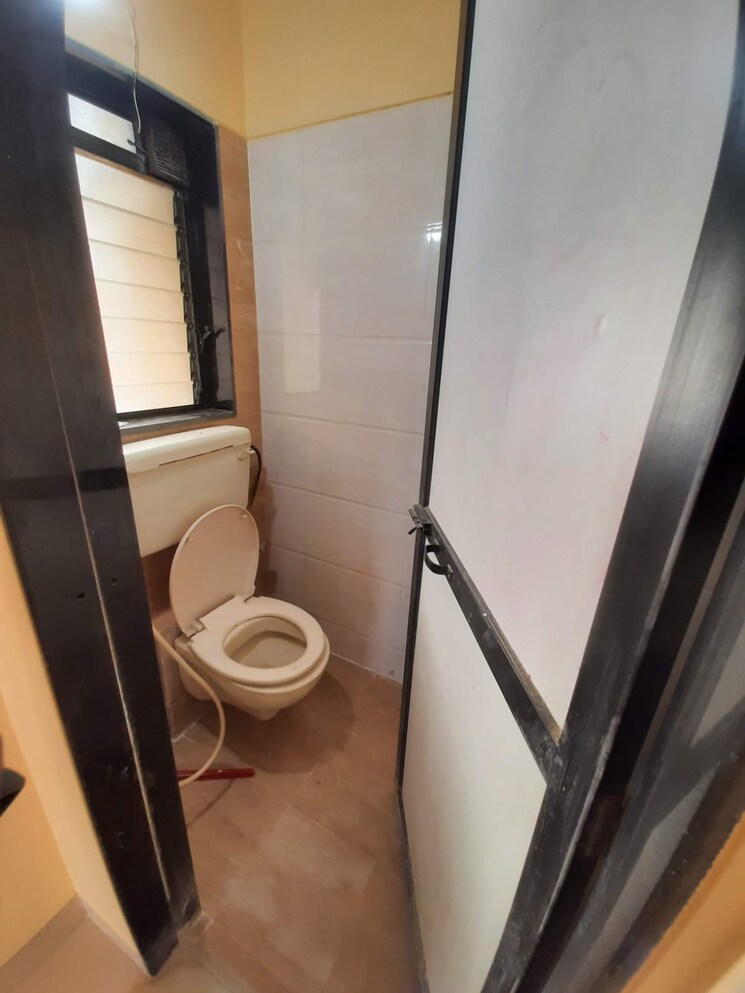 Bathroom, naupada 1 Bedroom 320 Sq.Ft. Apartment In Naupada Thane 9203986