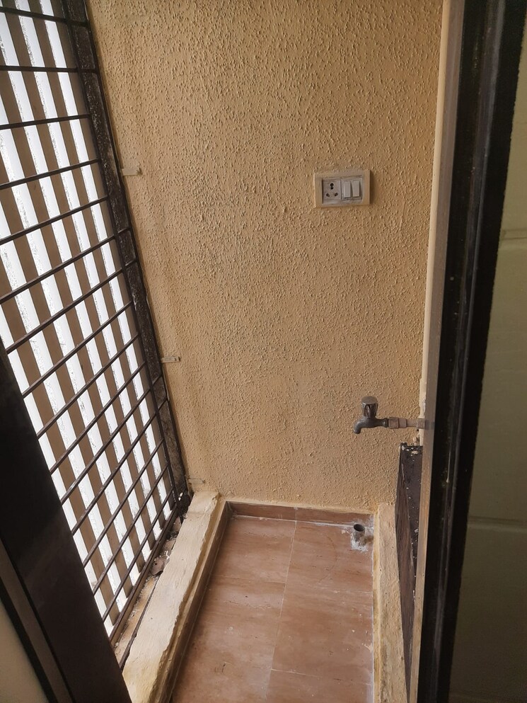 Balcony, naupada 1 Bedroom 320 Sq.Ft. Apartment In Naupada Thane 9203986