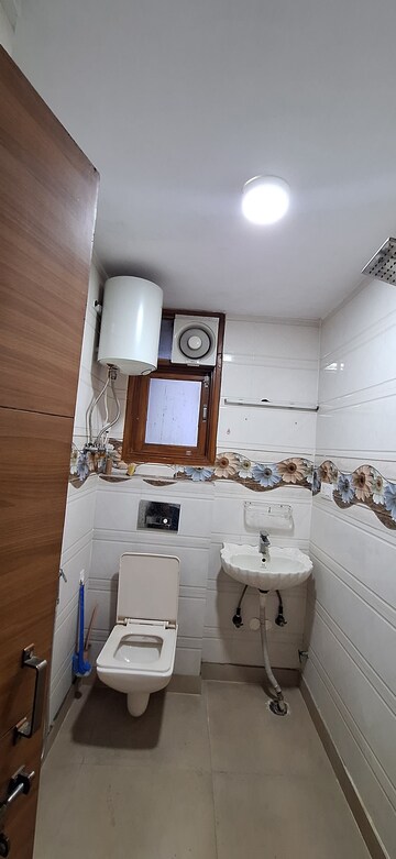 Bathroom in 3 BHK Apartment at Sector 10 Dwarka – for Rent