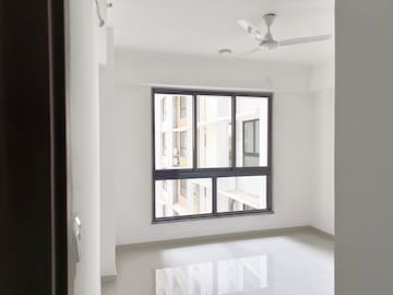 Room in 2 BHK Apartment at Sunteck Avenue 2, Goregaon West – for Rent