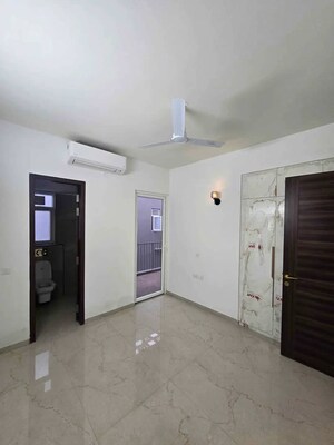 Room in 3.5 BHK Builder Floor at Smart World Orchard, Sector 61 – for Sale