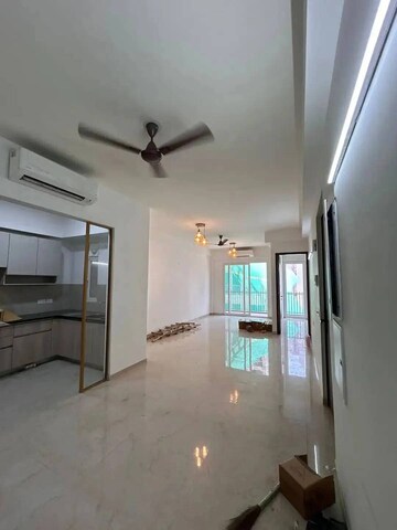 Building Lobby in 3.5 BHK Builder Floor at Smart World Orchard, Sector 61 – for Sale