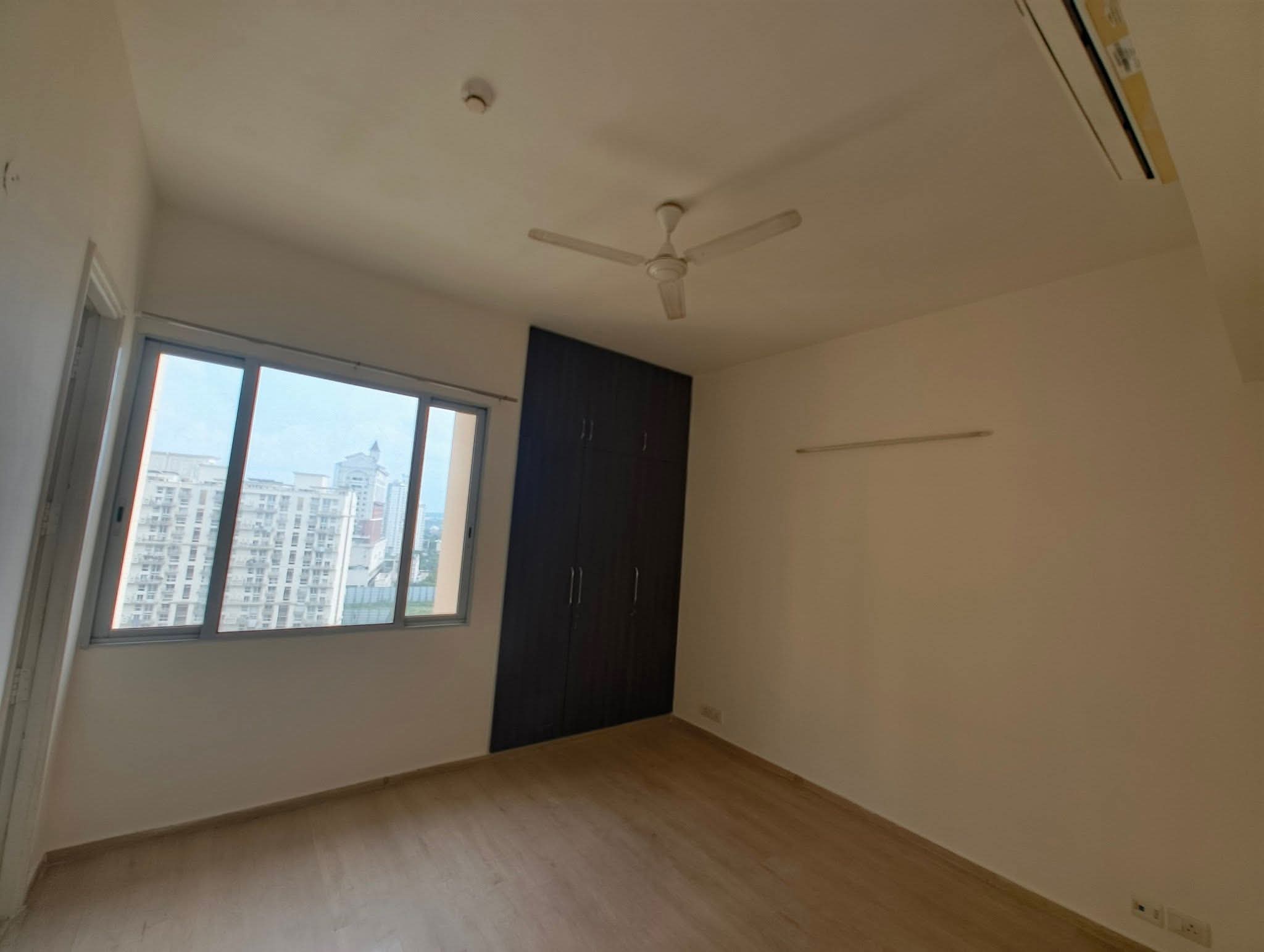 4 BHK + Servant Room Apartment For Sale in Ireo Uptown