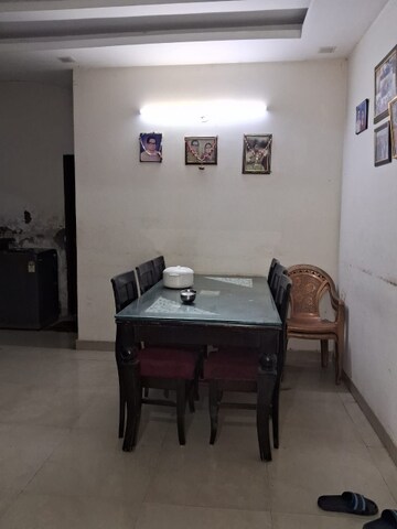 Master Bedroom in 3 BHK Builder Floor at Lucky The Palm Valley, Sector 1 Greater Noida – for Sale