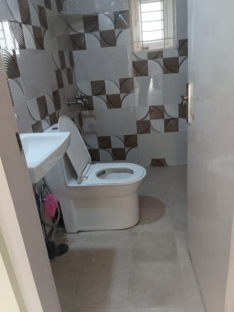 Bathroom, alaknanda 3 Bedroom 1500 Sq.Ft. Builder Floor In Alaknanda Delhi 9204514