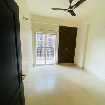 Room in 2 BHK Apartment at Aims Golf Avenue II, Sector 75 – for Rent