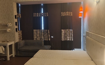 3 BHK Apartment For Rent in Suncity Essel Tower, Sector 28