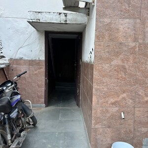 Parking in 3 BHK Builder Floor at Parklands, Sector 85 – for Sale