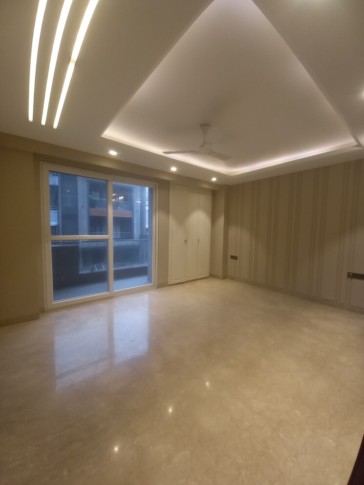 Room, greater kailash i 4 Bedroom 250 Sq.Yd. Builder Floor In Greater Kailash I Delhi 9204601